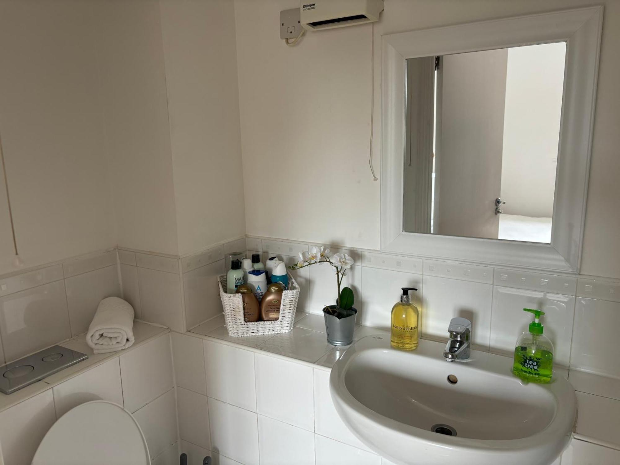 Apartment Skyline Haven - Modern 2br Free Parking & 4ktv *