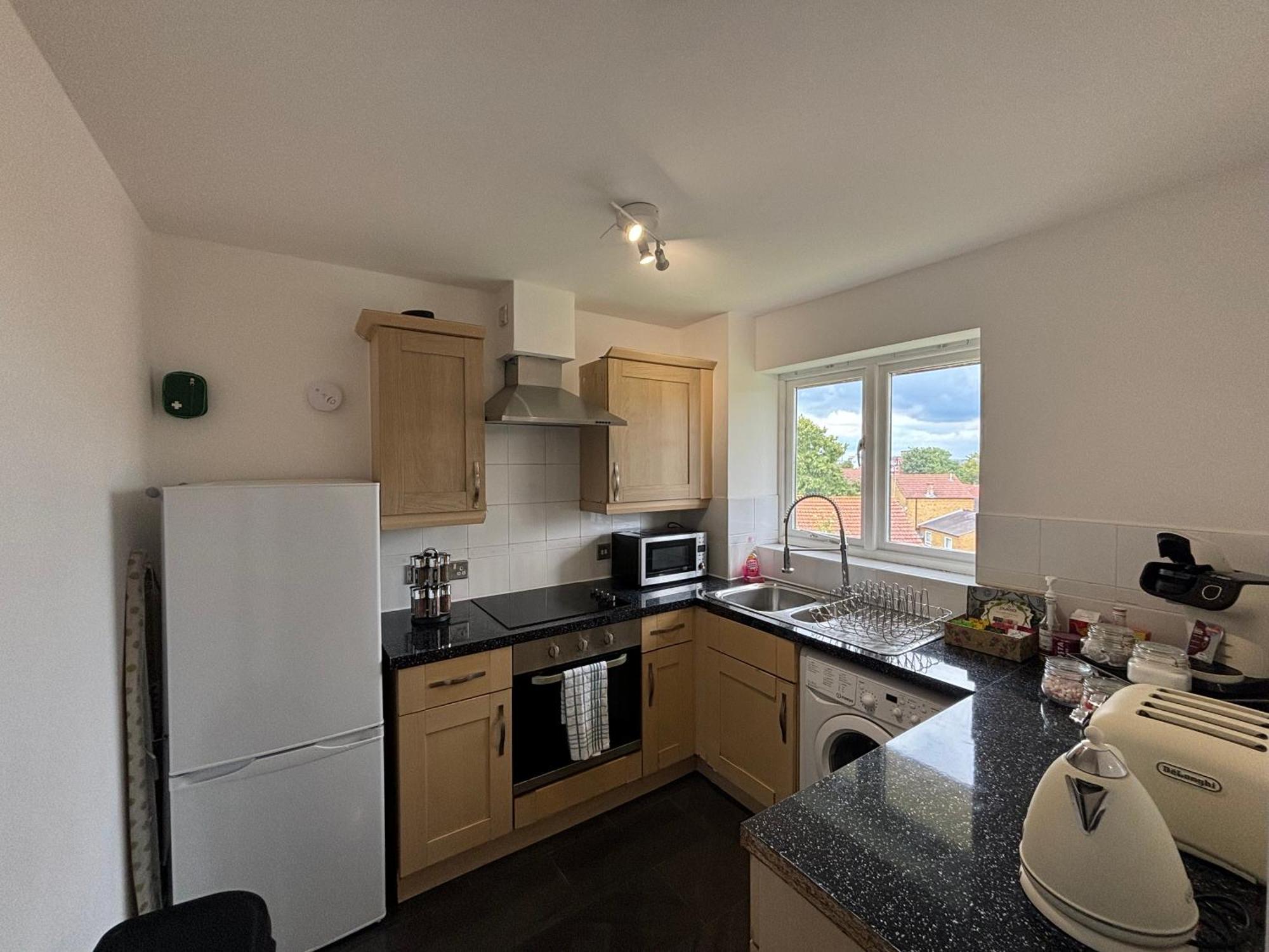 Skyline Haven - Modern 2br Free Parking & 4ktv Apartment London