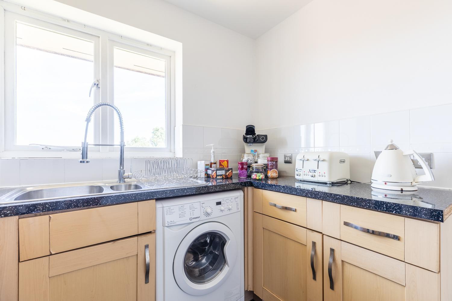 Skyline Haven - Modern 2b, Parking, Wifi & 4ktv Appartement Londres