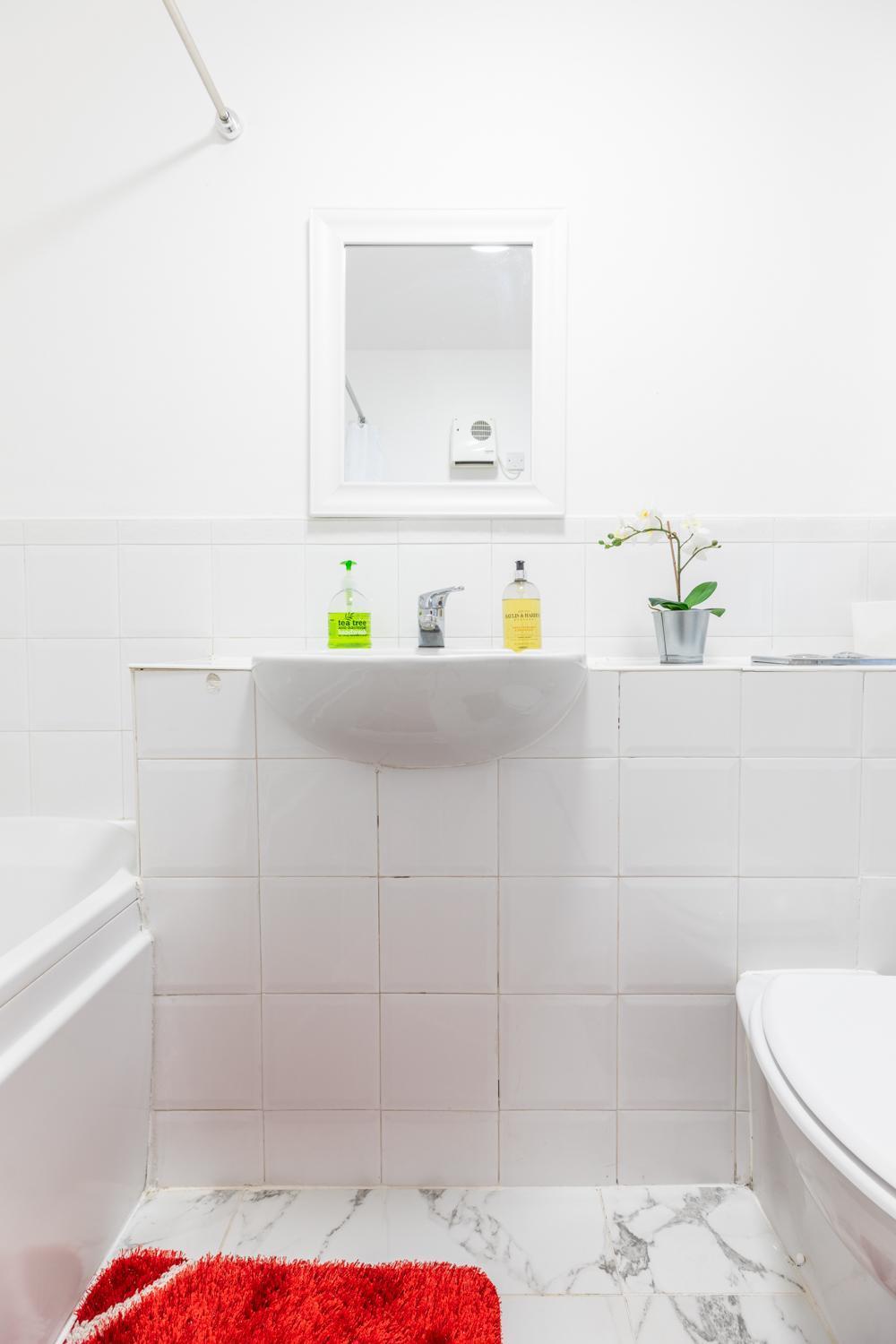Skyline Haven - Modern 2b, Parking, Wifi & 4ktv Appartement