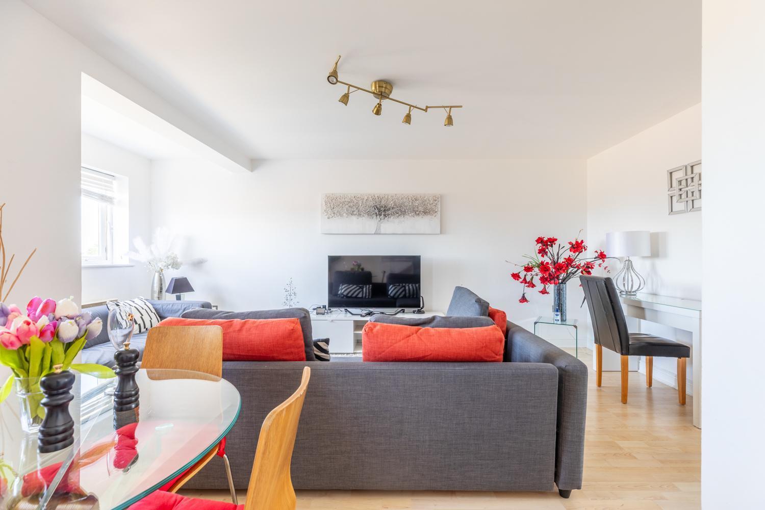 Appartement Skyline Haven - Modern 2b, Parking, Wifi & 4ktv *